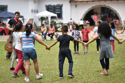 Escola de Música de Ribeirão Pires reúne 300 crianças no Parque Pérola