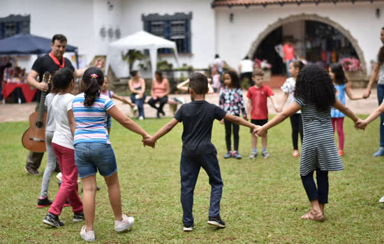 Escola de Música de Ribeirão Pires reúne 300 crianças no Parque Pérola