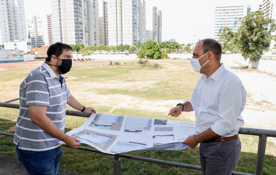 Auricchio realiza vistoria técnica no local onde será construído o Parque Tamoyo