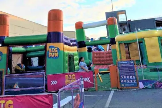 Parque com brinquedos infláveis gigantes chega ao Suzano Shopping