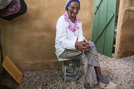 Parteira e raizeira dona Flor do Moinho é homenageada após a morte