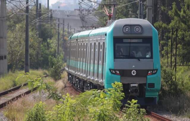 Duas pessoas são esfaqueadas em trem da linha 9-esmeralda