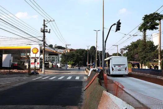 Passagem de trólebus é liberada na Av.Antônio Piranga, em Diadema