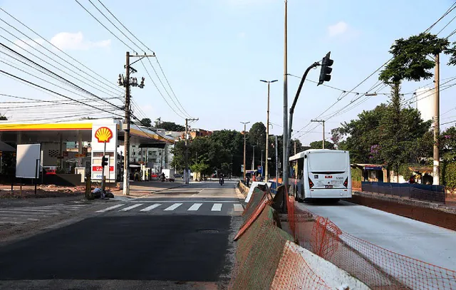 Passagem de trólebus é liberada na Av.Antônio Piranga