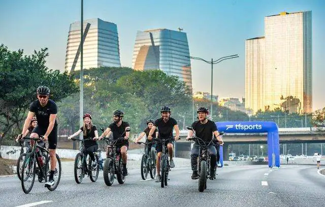 Track&Field Experience realiza passeio ciclístico em SP com presença de Rodrigo Hilbert