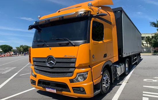 Passeio no cavalinho digital – Novo Actros 2045 oferece muitos atributos para usuários