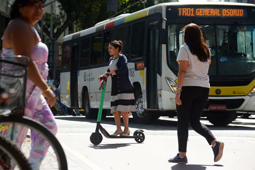 Integração entre transporte público e patinetes chega ao Brasil