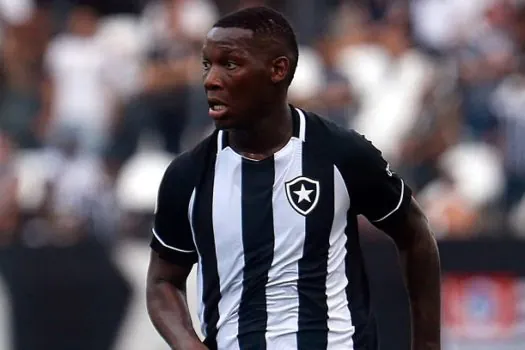 Patrick de Paula passará por cirurgia no joelho e só voltará ao Botafogo em 2024