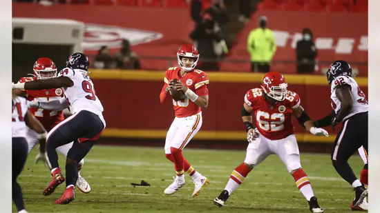 Patrick Mahomes comanda Chiefs em vitória na estreia da NFL