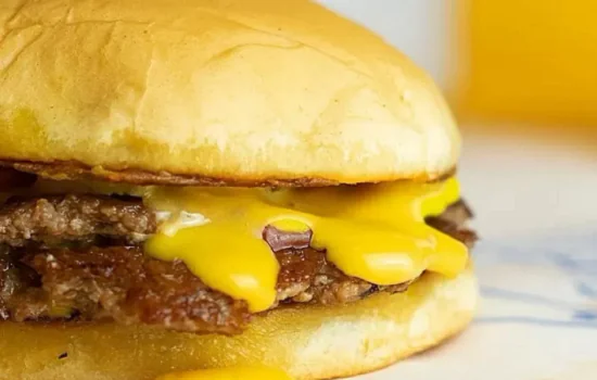 O hambúrguer conceitual Patties Burger resgata a essência do fast food