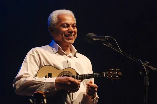 Paulinho da Viola faz 80 anos e ganha homenagem de Zeca Pagodinho