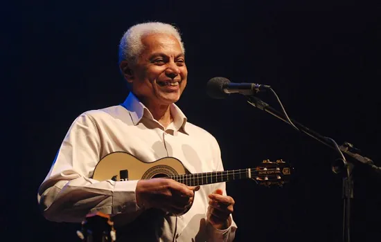 Paulinho da Viola faz 80 anos e ganha homenagem de Zeca Pagodinho