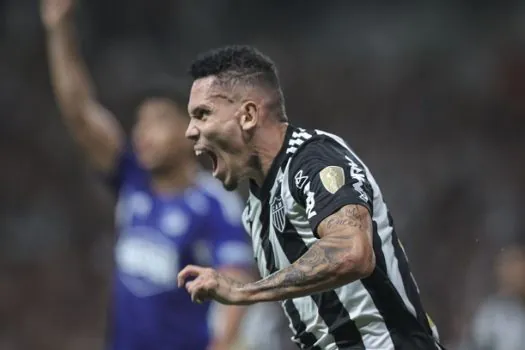 Paulinho decide e Atlético-MG chega à fase de grupos da Libertadores