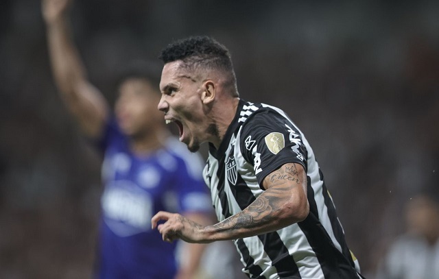 Paulinho decide e Atlético-MG chega à fase de grupos da Libertadores