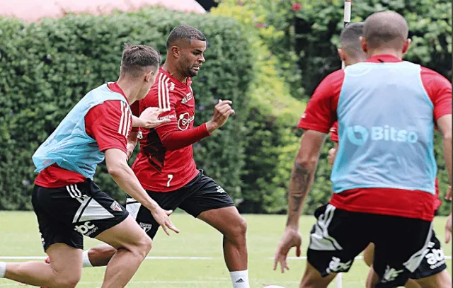 São Paulo aprimora posicionamento e bolas paradas para encarar o Água Santa