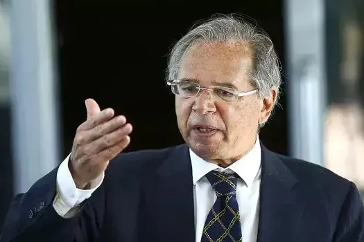 Paulo Guedes afirma que auxílio emergencial será estendido por ministro da Cidadania