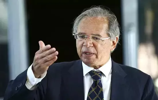 Paulo Guedes afirma que auxílio emergencial será estendido por ministro da Cidadania