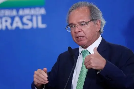 Guedes critica FMI após instituição indicar gastos desnecessários com auxílio