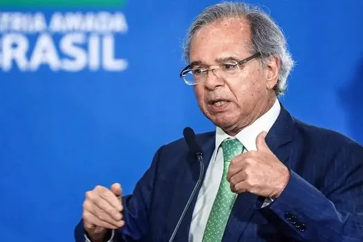 Guedes: tem ministro do Judiciário que comete excessos, o que descredencia o STF