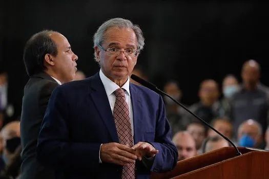 Guedes diz que Bolsonaro mandou “cortar a cabeça” de ex-presidente do Inmetro