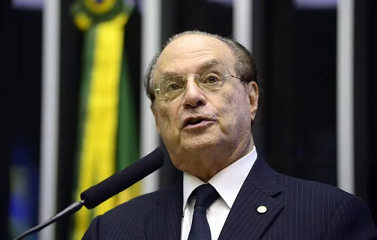 Paulo Maluf está internado com covid-19