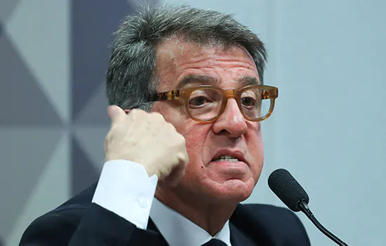 Marinho pede que perícia se limite a conversas com Flávio Bolsonaro e assessor