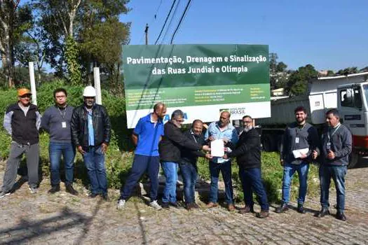 Prefeitura oficializa ordem de serviço para pavimentação de duas vias no Parque América