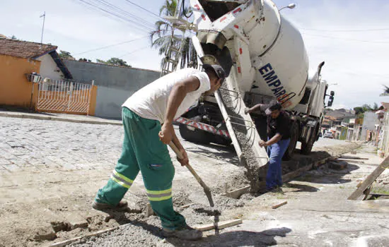 Ribeirão Pires inicia pavimentação da Rua das Flores