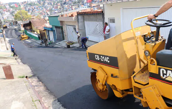 Ribeirão Pires realiza pavimentação da Rua Guimarães Rosa