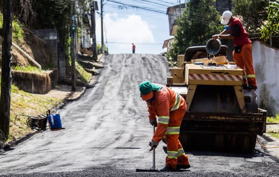 Ribeirão Pires pavimenta Rua Graça Aranha