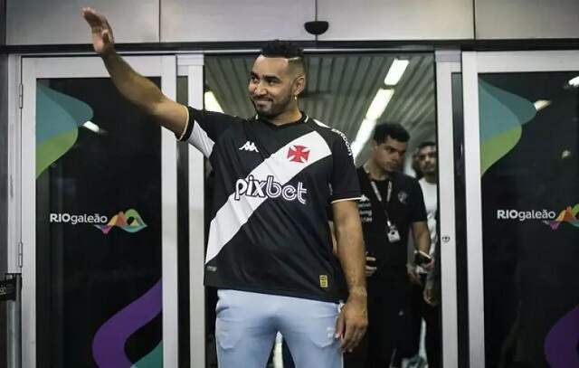 Payet beija símbolo do Vasco