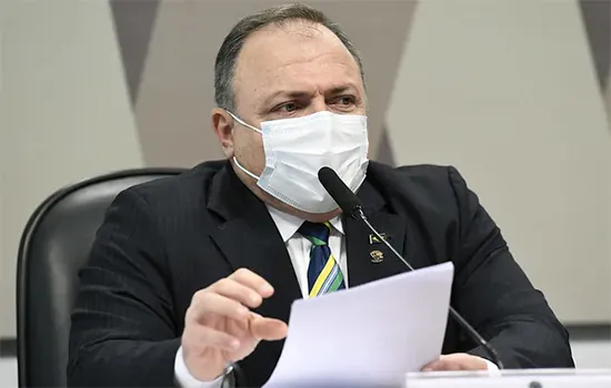 Pazuello distorce dados e blinda Bolsonaro na CPI no primeiro dia de depoimento