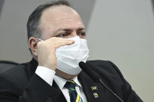 Pazuello diz que falta de oxigênio em Manaus durou três dias e senadores rebatem