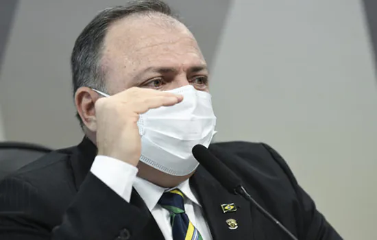 Pazuello diz que falta de oxigênio em Manaus durou três dias e senadores rebatem