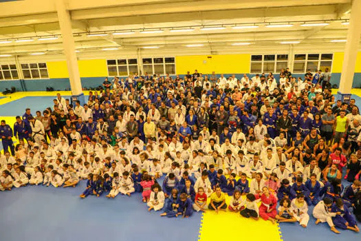 Aula inaugural atrai mais de 500 atletas do PEC no centro de lutas de São Caetano