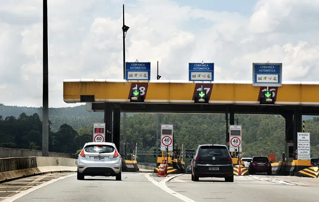 Fluxo total de veículos nas estradas pedagiadas sobe 6