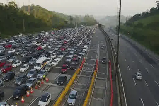 Réveillon: motorista enfrenta congestionamento na Anchieta/Imigrantes neste domingo