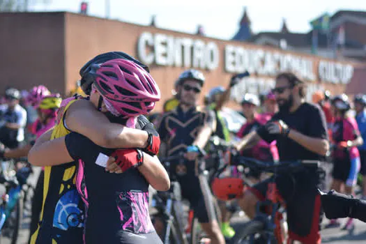 Pedal Outubro Rosa reúne ciclistas em Ribeirão Pires