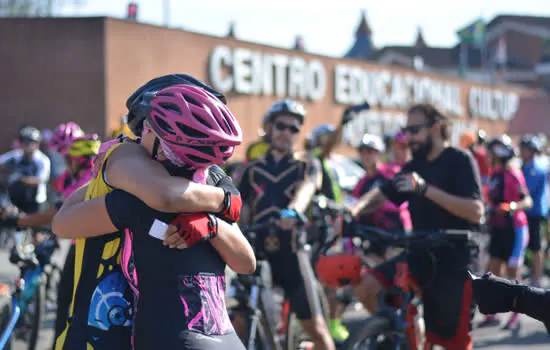 Pedal Outubro Rosa reúne ciclistas em Ribeirão Pires