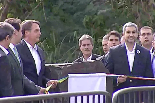 Bolsonaro e presidente do Paraguai lançam 2ª ponte da integração em Foz do Iguaçu