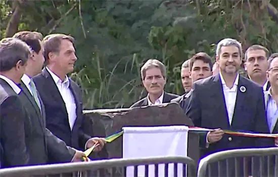 Bolsonaro e presidente do Paraguai lançam 2ª ponte da integração em Foz do Iguaçu