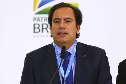 Pedro Guimarães vai a evento da Caixa com esposa e diz ser “pautado pela ética”