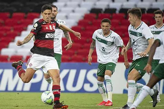 Flamengo vence Goiás e empata com Atlético-MG na liderança