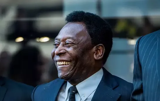 Pelé se recupera de maneira satisfatória após retirar tumor