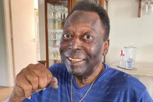 Pelé apresenta melhora, mas não tem previsão de alta, diz novo boletim médico