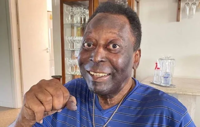 Pelé apresenta melhora