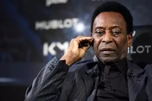 Pelé passa a noite em UTI e retorna para o quarto do Hospital Albert Einstein