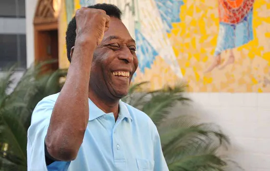 Pelé agradece carinho e diz estar “mais jovem” ao completar 81 anos