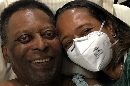 Com Pelé sorrindo em foto no hospital, filha diz: “Em 2 ou 3 dias estará em casa”