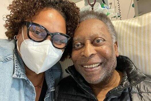 Filha de Pelé tranquiliza fãs sobre estado de saúde do pai: “Não mudou nada”